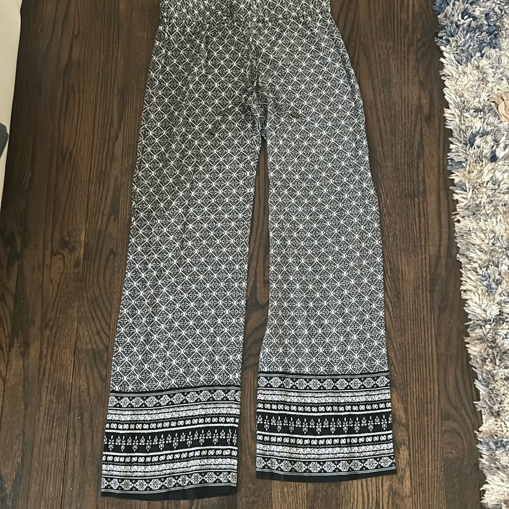 Wide leg pattern pants with elastic band and ties